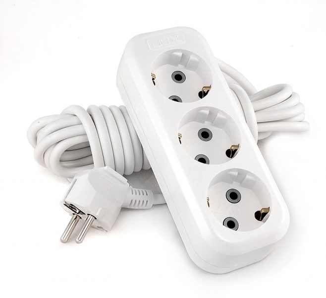 Сетевой удл-ль LUX У3-Е USB-05 3-местный з/к 250В 16А 5м